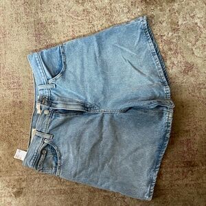 Levi’s Light Wash Denim Jean Shorts Size 28